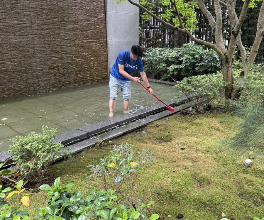 pool-tile-cleaning-process-neihu-台北內湖區泳池清潔過程-泳池磁磚刷洗